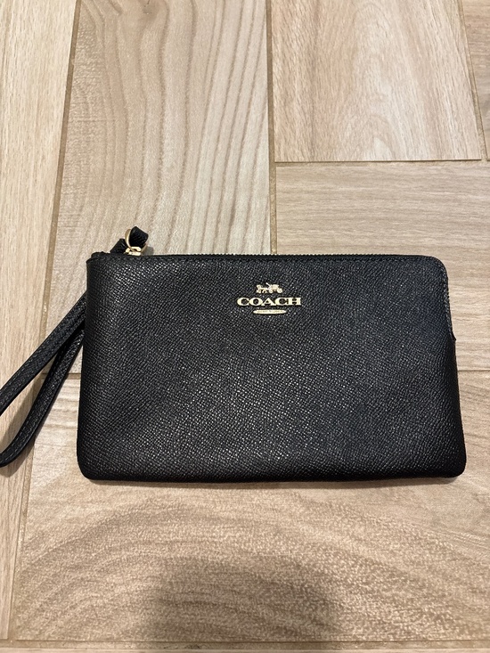 Coach Handbags - Coach wristlet